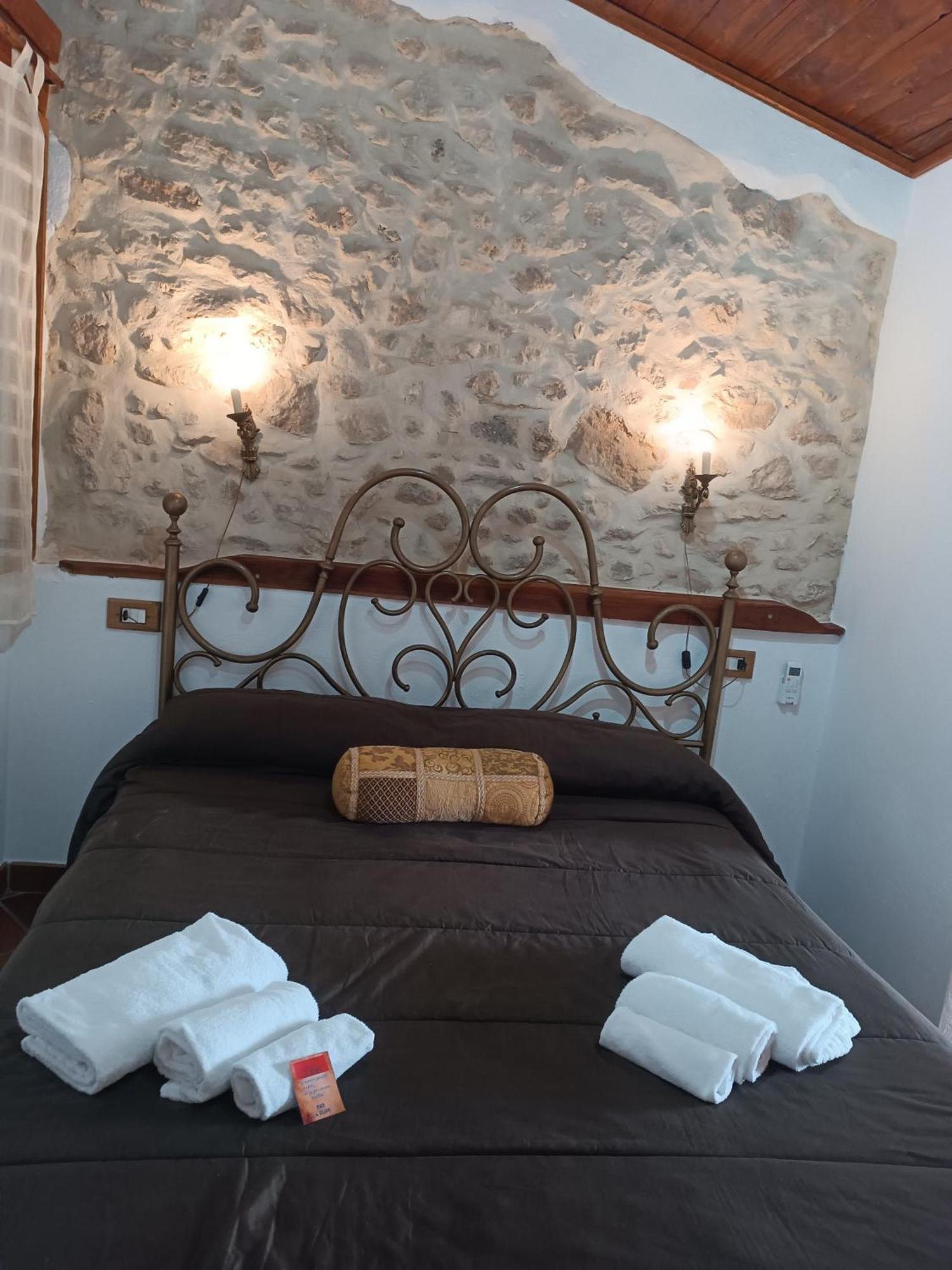 La Rupe Bed And Breakfast Norma Room photo